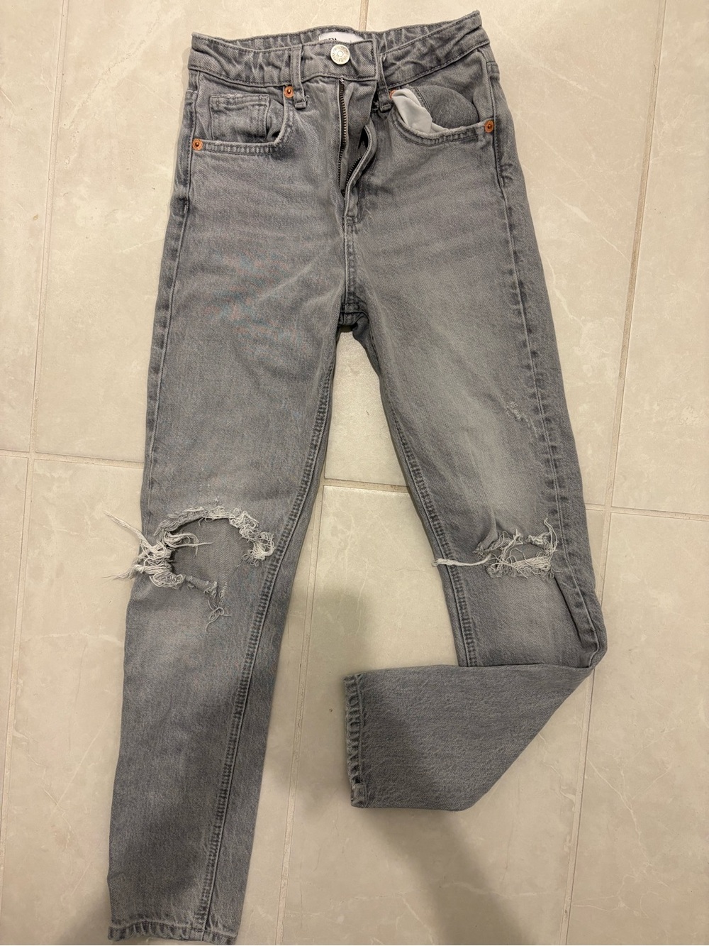 Zara Women’s Gray Skinny Distressed Jeans